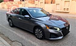 نيسان ألتيما